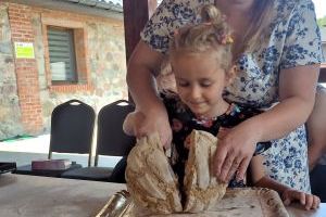 Warsztaty pieczenia chleba w ramach SAS, 4.07.2023 r. w Starym Imielniku