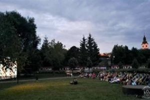Drugi seans Familijnego Kina Plenerowego, park nad Moszczenicą, 21.07.2023