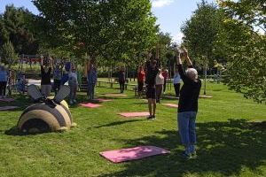 Zajęcia na siłowniach plenerowych w ramach SAS, park w Strykowie, 10.08.23