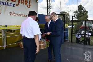 Wręczenie odznak "Zasłużony dla Rolnictwa", Dożynki Gminy Stryków 2023