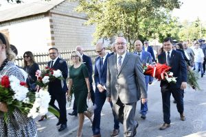 Na zdjęciu m.in.: Burmistrz Strykowa Witold Kosmowski, Zastępca Burmistrza Strykowa Tamara Barańska-Kiemaczyńska, Sekretarz...