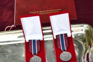 Na zdjęciu medale „Pro Patria”, czyli „Za Ojczyznę” nadane przez Kierownika Urzędu do Spraw Kombatantów i Osób...