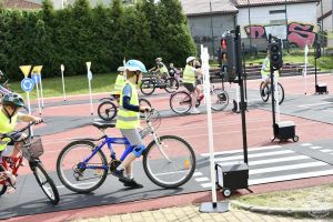 Festyn ,,Bezpieczny Rowerzysta’’🚴‍♀️na Orliku w Strykowie.