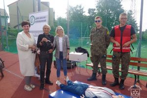 Festyn ,,Bezpieczny Rowerzysta’’🚴‍♀️na Orliku w Strykowie. Na zdjęciu: Dyrektor Zespołu Szkół nr 1 im. Batalionów...