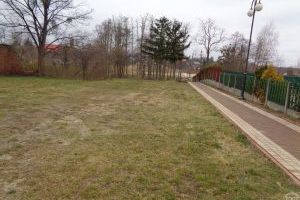 Tak było - teren, na którym wybudowano nowy parking wzdłuż bocznego wejścia do parku nad Moszczenicą