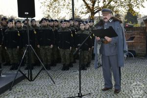 W roli Marszałka Józefa Piłsudskiego aktor Krzysztof Kaczmarek