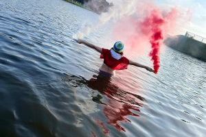 Grupa "Wspólne Morsowanie w Strykowie" świętuje Dzień Niepodległości, zalew w Strykowie
