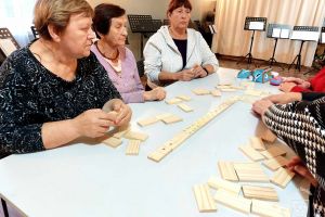 Planszówki w Strykowskiej Akademii Seniora