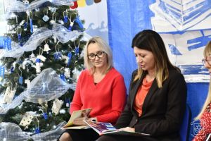 Mikołajki w Przedszkolu Samorządowym w Strykowie 2023. Na zdjęciu Zastępca Burmistrza Strykowa Tamara Barańska-Kiemaczyńska...