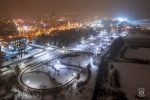Iluminacje świąteczne w Strykowie - park nad Moszczenicą z lotu ptaka