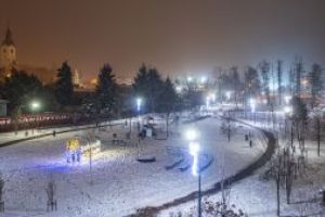 Iluminacje świąteczne w Strykowie - park nad Moszczenicą z lotu ptaka