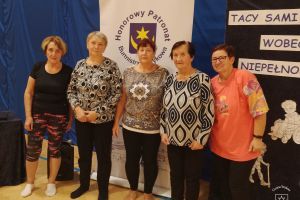Zajęcia SAS - gimnastyka zdrowotna, Zajęcia SAS - gimnastyka zdrowotna, uczestniczki zajęć w SP Niesułków