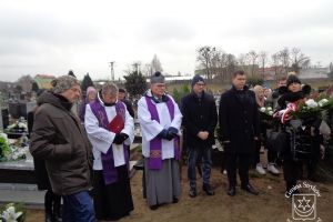 Odsłonięcie tablicy pamiątkowej na cmentarzu w Strykowie 15.12.2023 r.
