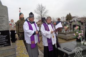 Odsłonięcie tablicy pamiątkowej na cmentarzu w Strykowie 15.12.2023 r.