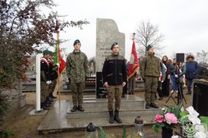 Odsłonięcie tablicy pamiątkowej na cmentarzu w Strykowie 15.12.2023 r.