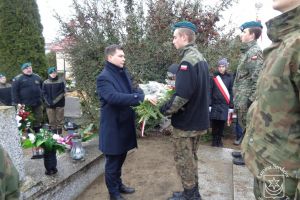 Odsłonięcie tablicy pamiątkowej na cmentarzu w Strykowie 15.12.2023 r.