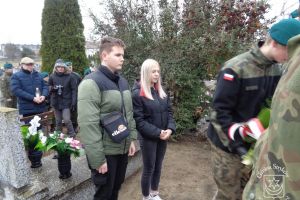 Odsłonięcie tablicy pamiątkowej na cmentarzu w Strykowie 15.12.2023 r.
