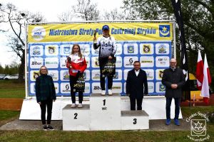 Wręczenie pucharów II Rundy Motocrossowych Mistrzostw Strefy Polski Centralnej 2023 w Strykowie. Z laureatami: Burmistrz...