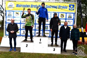 Wręczenie pucharów II Rundy Motocrossowych Mistrzostw Strefy Polski Centralnej 2023 w Strykowie. Z laureatami: Burmistrz...