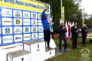 Wręczenie pucharów II Rundy Motocrossowych Mistrzostw Strefy Polski Centralnej 2023 w Strykowie. Z laureatami: Burmistrz...