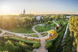 Nowy Park nad Moszczenicą z lotu ptaka, po zagospodarowaniu zielenią