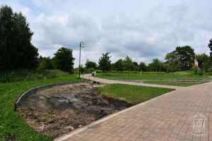 Nowy Park nad Moszczenicą, przed zagospodarowaniem zielenią oraz elementami małej architektury