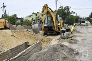 Budowa kanalizacji sanitarnej i deszczowej w ulicach Polnej i Szafera, w trakcie wykonania kanału grawitacyjnego w ulicy...