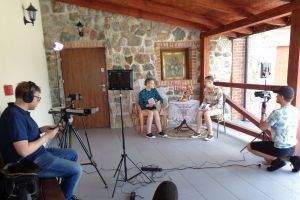 Utworzenie świetlicy wiejskiej w Starym Imielniku, zdjęcie z kręcenia Strykowskiego Narodowego Czytania - Moralność Pani...