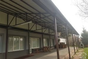 Świetlica w Bratoszewicach, zadaszenie tarasu po wymianie