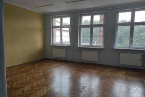 Prace remontowe w SP w Niesułkowie, po renowacji i wymianie grzejników w pracowniach