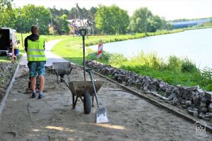 Naprawa ścieżki nad zalewem, w trakcie wykonania inwestycji