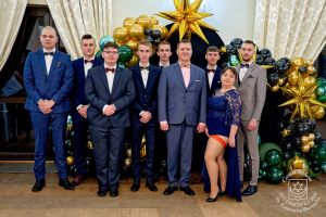 Studniówka 2024 maturzystów ZS Nr 1 w Bratoszewicach