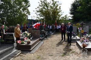 Modernizacja terenu przy grobie żołnierskim na cmentarzu mariawickim w Strykowie, przemówienie Burmistrza Strykowa Witolda...