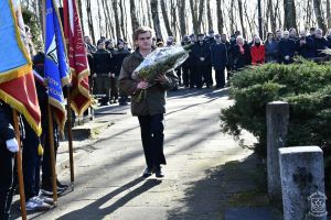 Obchody 161. rocznicy Bitwy stoczonej pod Dobrą w Powstaniu Styczniowym 1863 r. Kwiaty składa Sołtys Sołectwa Tymianka...