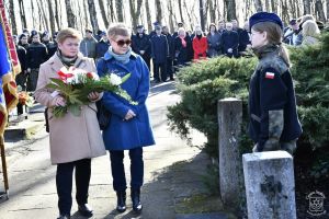 Obchody 161. rocznicy Bitwy stoczonej pod Dobrą w Powstaniu Styczniowym 1863 r. Kwiaty składają Stowarzyszenie Nadzieja w...