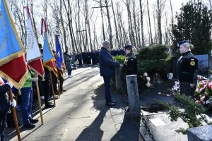 Obchody 161. rocznicy Bitwy stoczonej pod Dobrą w Powstaniu Styczniowym 1863 r. Kwiaty składa Krzysztof Bandurowicz