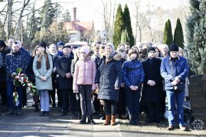Obchody 161. rocznicy Bitwy stoczonej pod Dobrą w Powstaniu Styczniowym 1863 r. Uczestnicy uroczystości przy Bratniej...