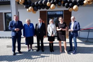 Otwarcie nowej świetlicy wiejskiej w Anielinie Swędowskim. Od lewej: Senator RP Marcin Karpiński, Radna Sejmiku WŁ Alicja...