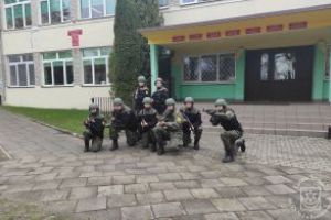Ćwiczenia z 9 Łódzką Brygadą WOT w ZS Nr 1 w Bratoszewicach