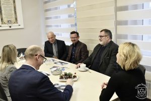 W Urzędzie Miejskim w Strykowie Burmistrz Strykowa Witold Kosmowski wraz z Zastępcą Burmistrza Strykowa Tamarą Barańską...