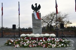 Uroczystości patriotyczne pod Pomnikiem Niepodległości