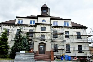Modernizacja Szkoły Podstawowej Nr 1 w Strykowie, w trakcie wykonywanej modernizacji