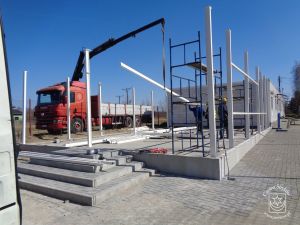 Rozbudowa zaplecza sportowego przy boisku na ul. Brzezińskiej w trakcie realizacji