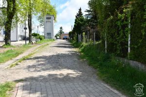 Przebudowa parkingu za Urzędem Miejskim w Strykowie, zdjęcie przed rozpoczęciem prac budowlanych