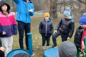 Uczniowie SP Niesułków z wizytą na terenie SUW Niesułków