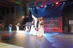 Zespół Tańca Współczesnego AGAT podczas XI Ogólnopolskiego Festiwalu Sztuki Baletowej i Scenicznej - Łeba 2024