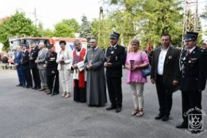 Gminny Dzień Strażaka w Strykowie. Wręczenie statuetek w podziękowaniu za nowy samochód dla jednostki OSP w Strykowie.