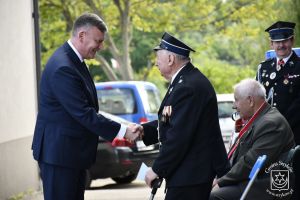 Gminny Dzień Strażaka w Strykowie. Sekretarz Stanu w Ministerstwie Obrony Narodowej, Poseł na Sejm RP Paweł Bejda składa...