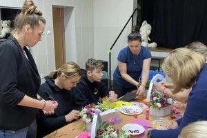 Warsztaty Florystyczne dla mam i dzieci w DK Stryków