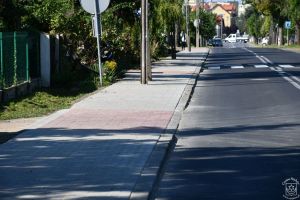 Remont chodnika przy ul. Brzezińskiej w Strykowie, po wykonaniu chodnika